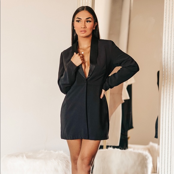 Long Sleeve Low V-Neck Collar Blazer Romper - Picture 2 of 8